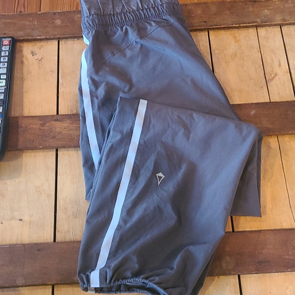 Ivivva nylon jogger